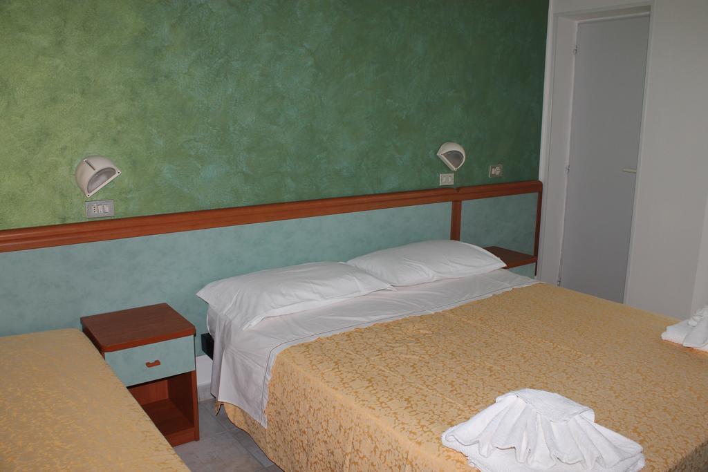 Hotel Costanza تْشيزيناتيكو الغرفة الصورة