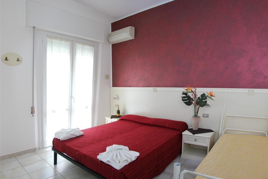 Hotel Costanza تْشيزيناتيكو الغرفة الصورة