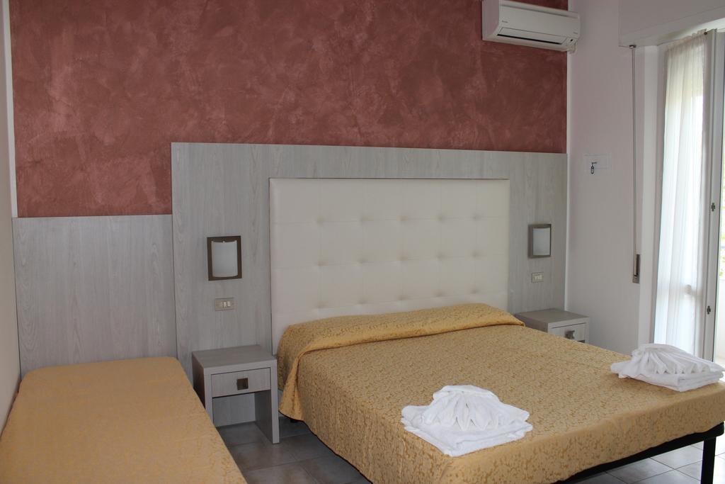 Hotel Costanza تْشيزيناتيكو الغرفة الصورة