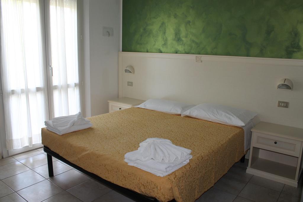 Hotel Costanza تْشيزيناتيكو الغرفة الصورة
