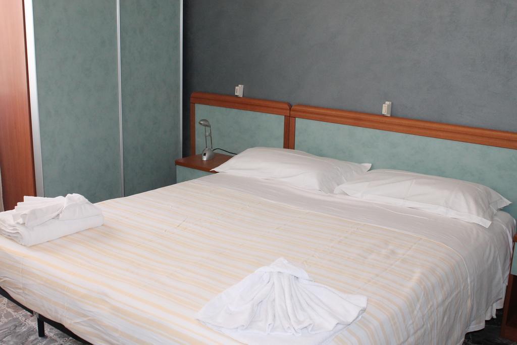 Hotel Costanza تْشيزيناتيكو الغرفة الصورة
